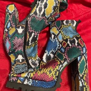 Stretchy Lug Sole Chunky High Heel Open Toe Bootie